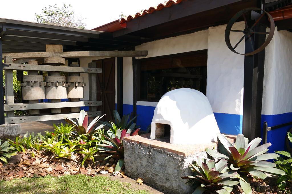 三角梅酒店 Santo Domingo De Heredia 外观 照片