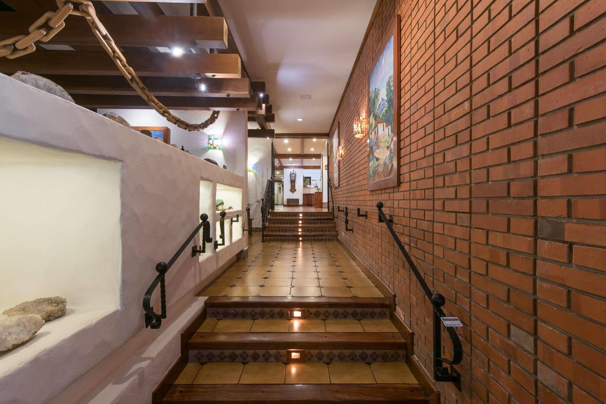 三角梅酒店 Santo Domingo De Heredia 外观 照片
