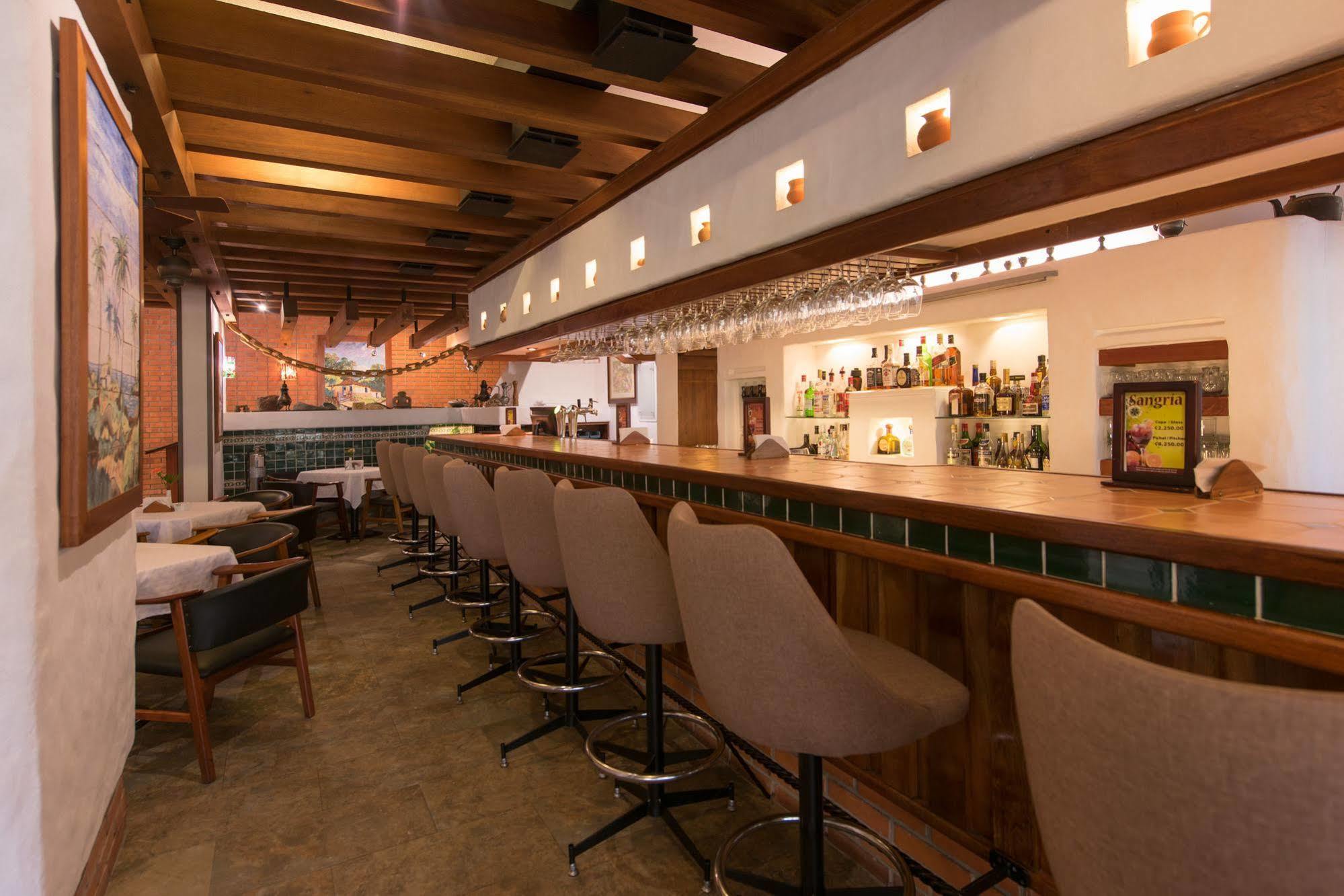 三角梅酒店 Santo Domingo De Heredia 外观 照片